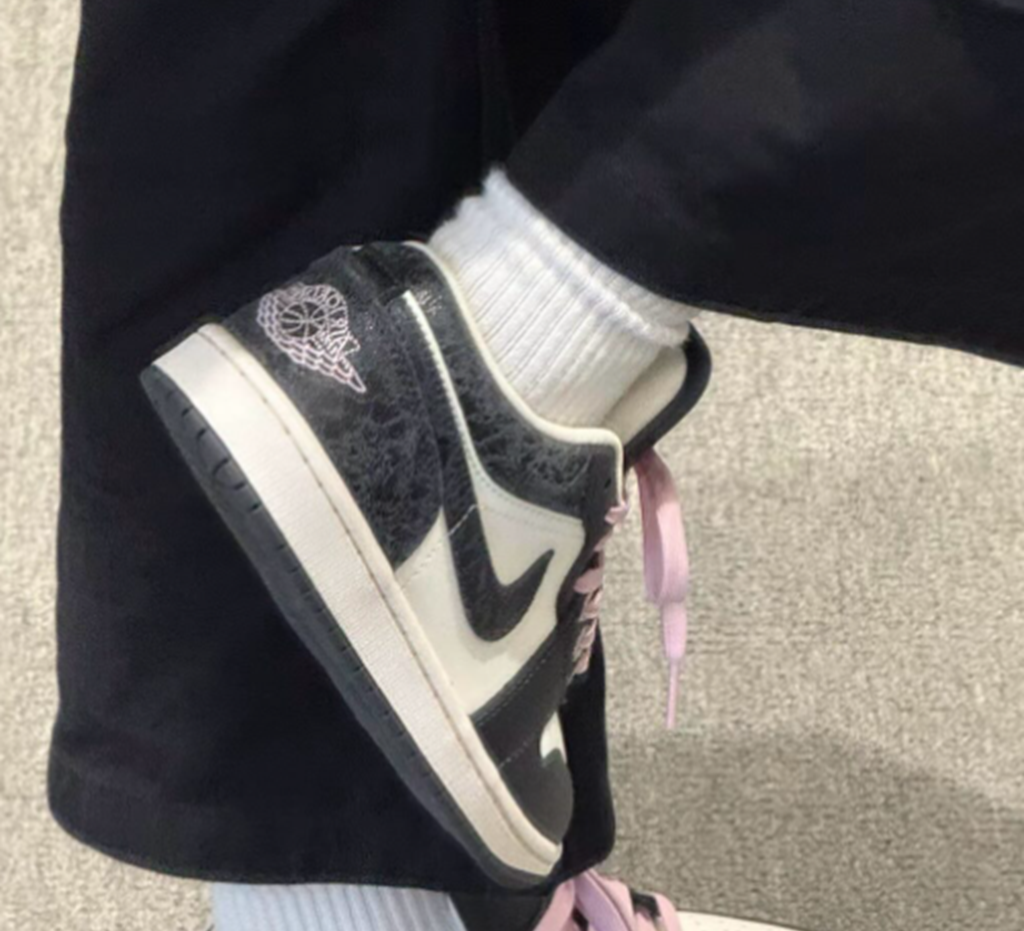 Alternative view of Giày Nike Air Jordan 1 Low SE ‘Iced Carmine’ II0595-001