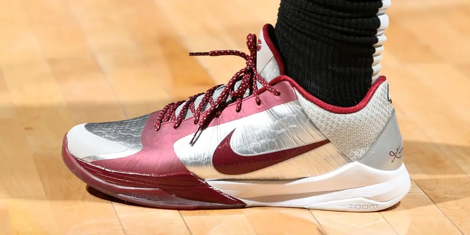 Alternative view of Giày Nike Kobe 5 Protro 'Metallic Silver' IM0557-001