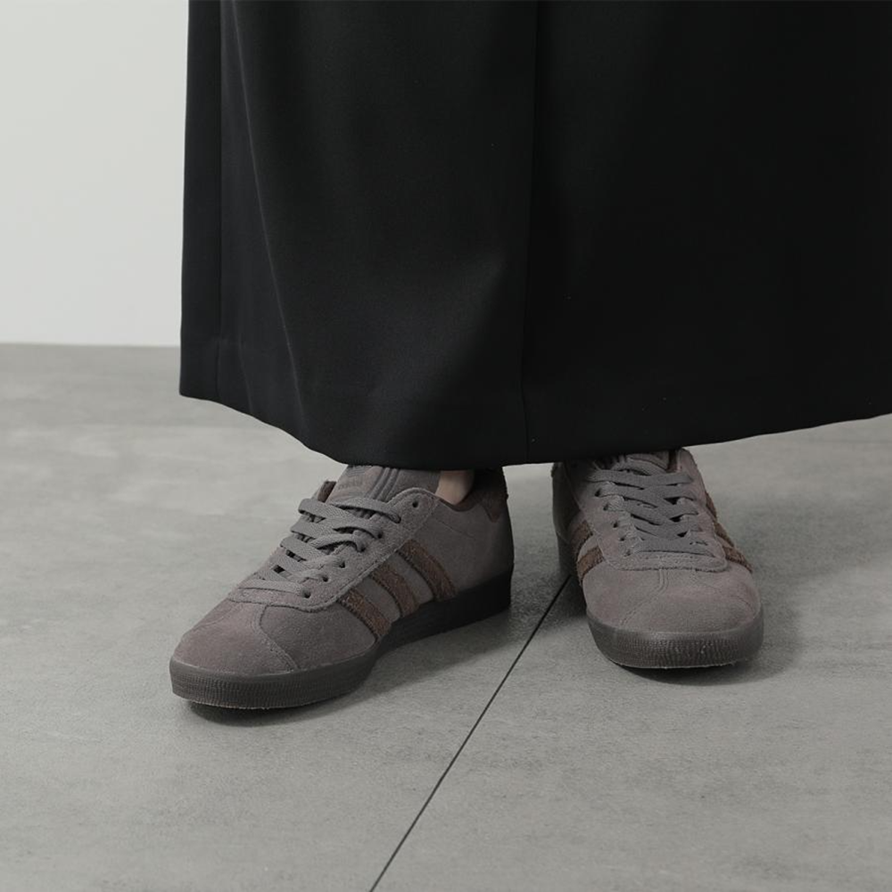 Alternative view of Giày Adidas Originals Gazelle ‘Charcoal Dark Brown’ IG2097