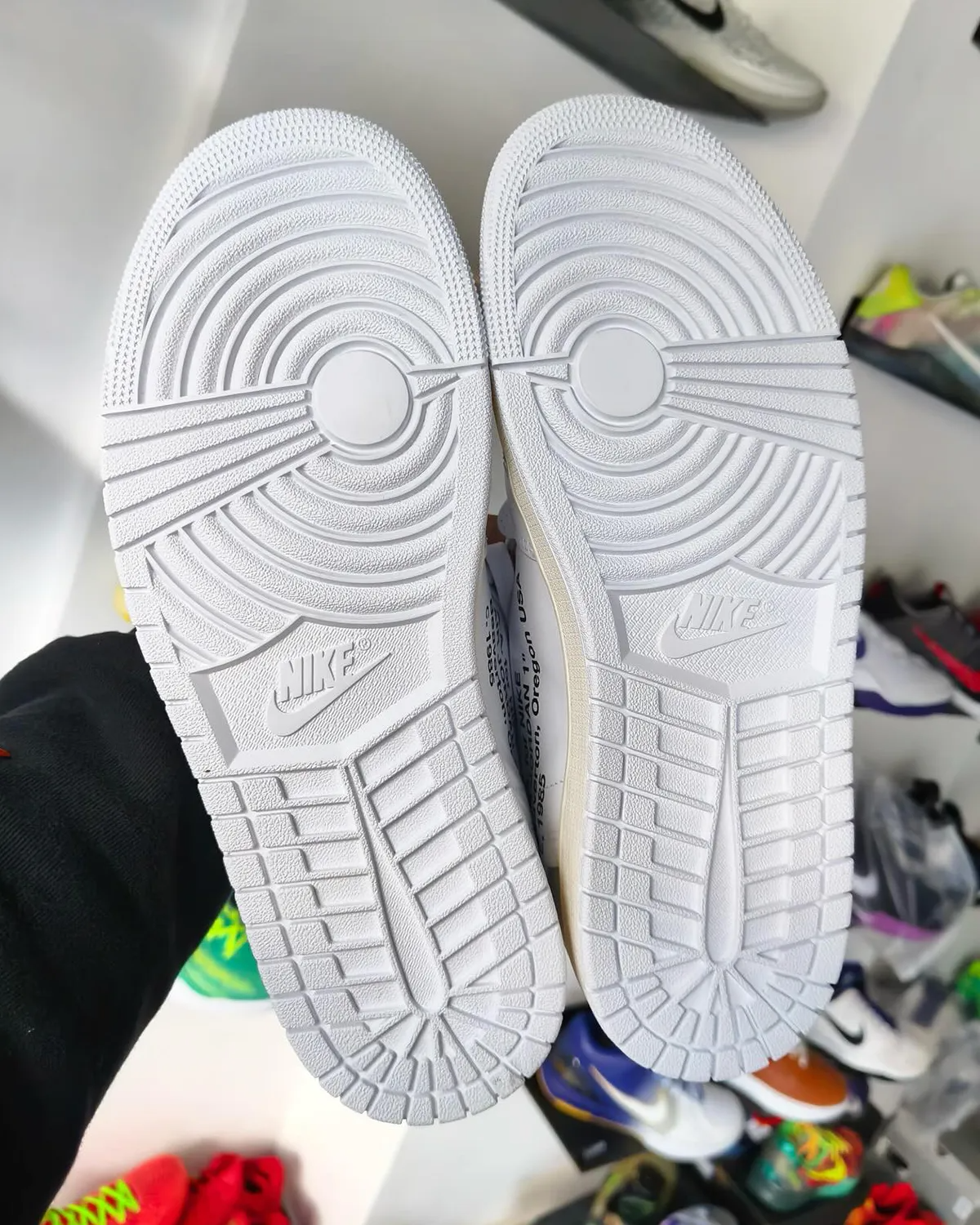 Alternative view of Giày Nike Air Jordan 1 Retro High 'White' AA3834-100