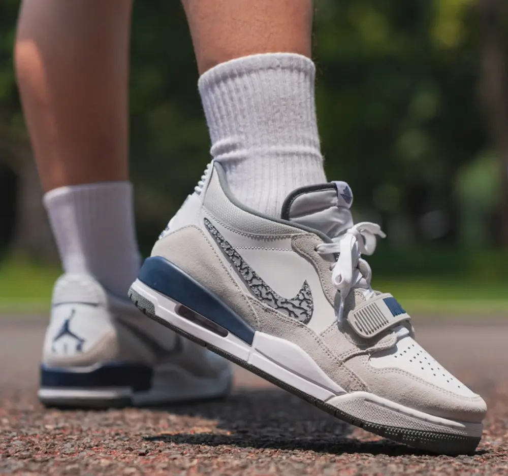Alternative view of Giày Nike Air Jordan Legacy 312 Low ‘Midnight Navy’ CD7069-124