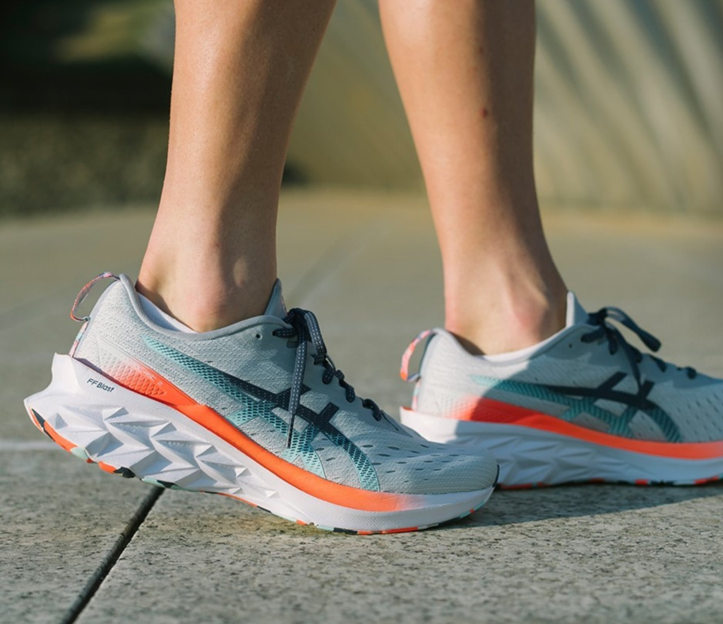 Alternative view of Giày Asics Novablast 2 'White Coral Seafoam' 1012B152-960