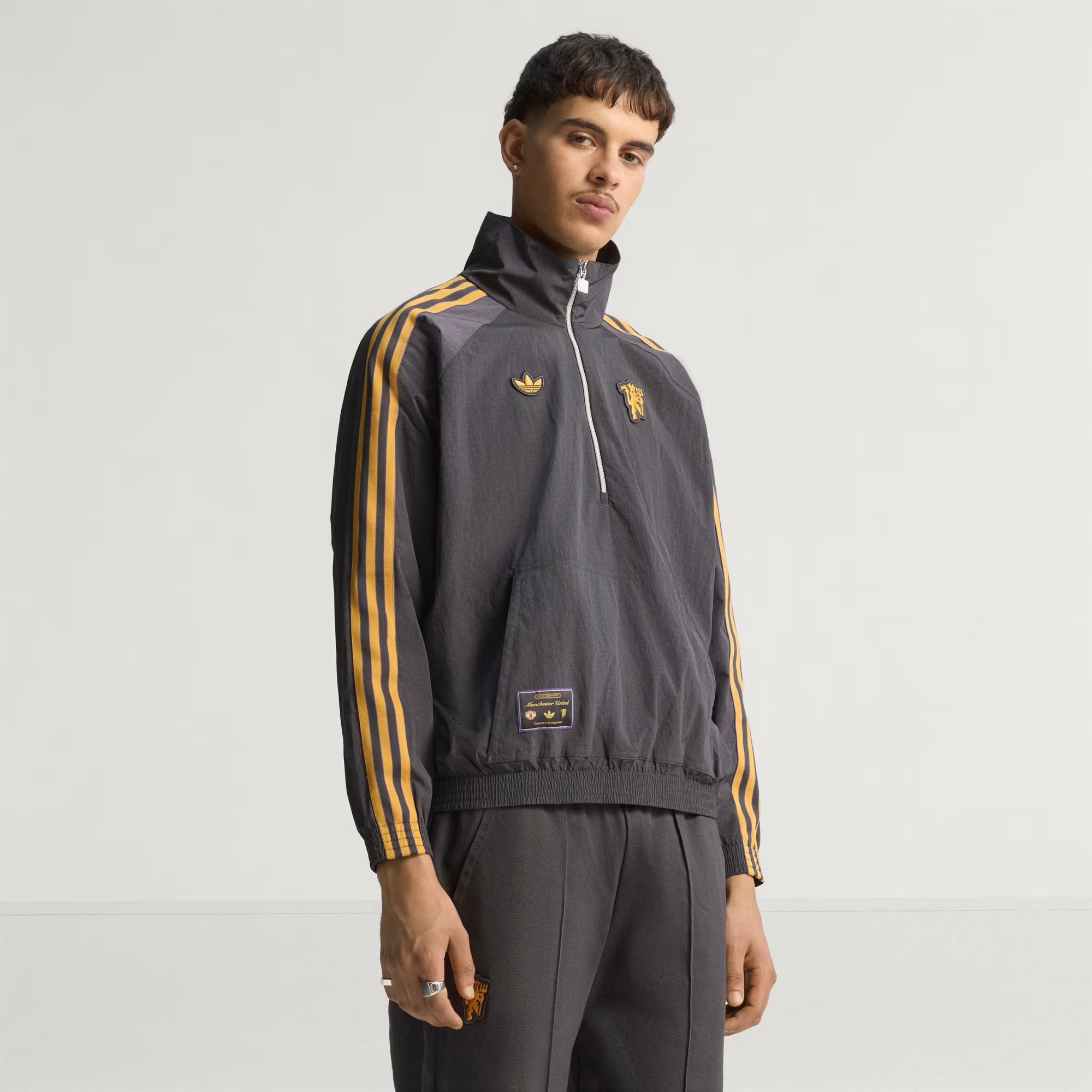 Alternative view of Áo adidas Manchester United Terrace Icons Half-Zip Jacket ‘Black’ JN2825