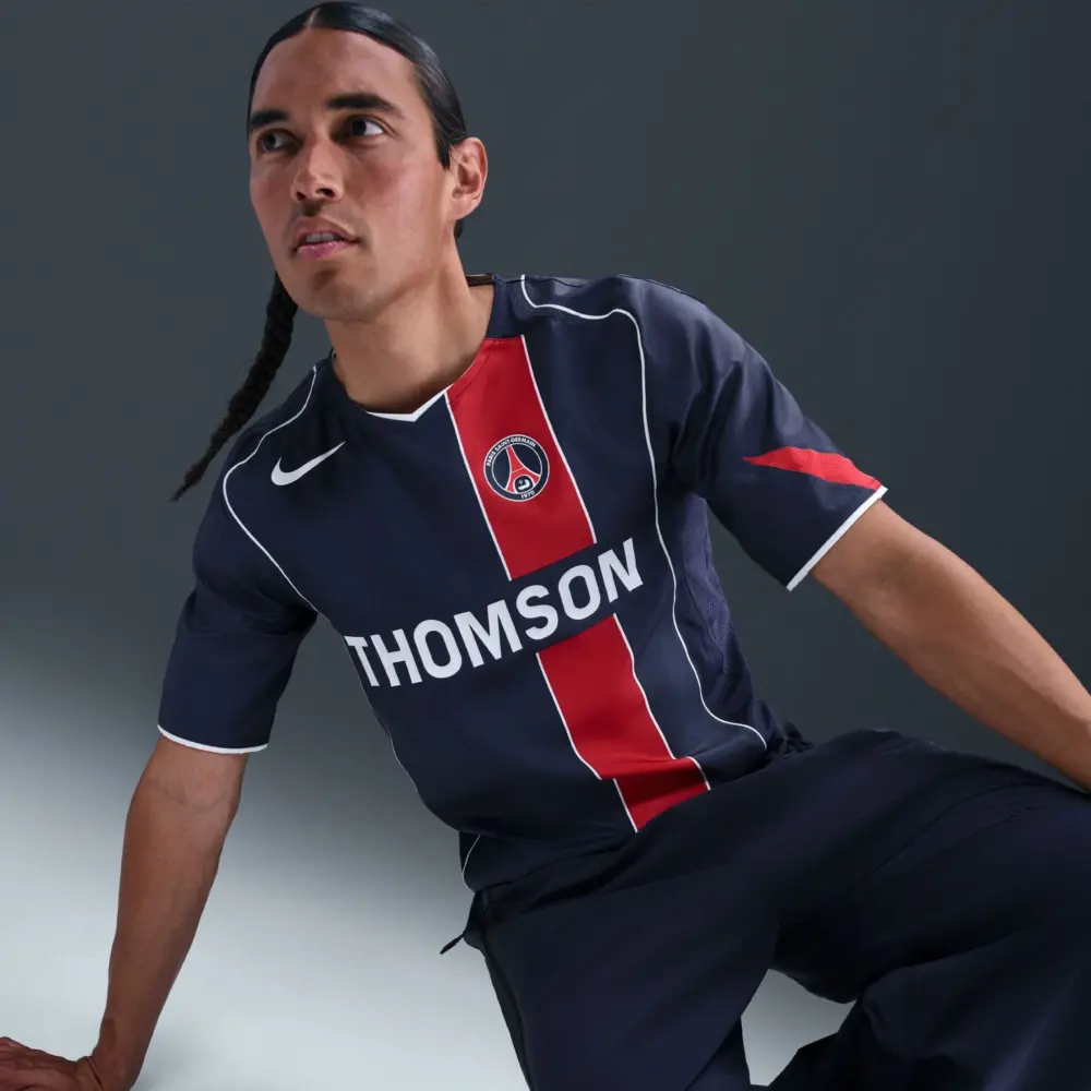 Alternative view of Áo Nike Paris Saint-Germain 2004 Replica Jersey IF9578-410