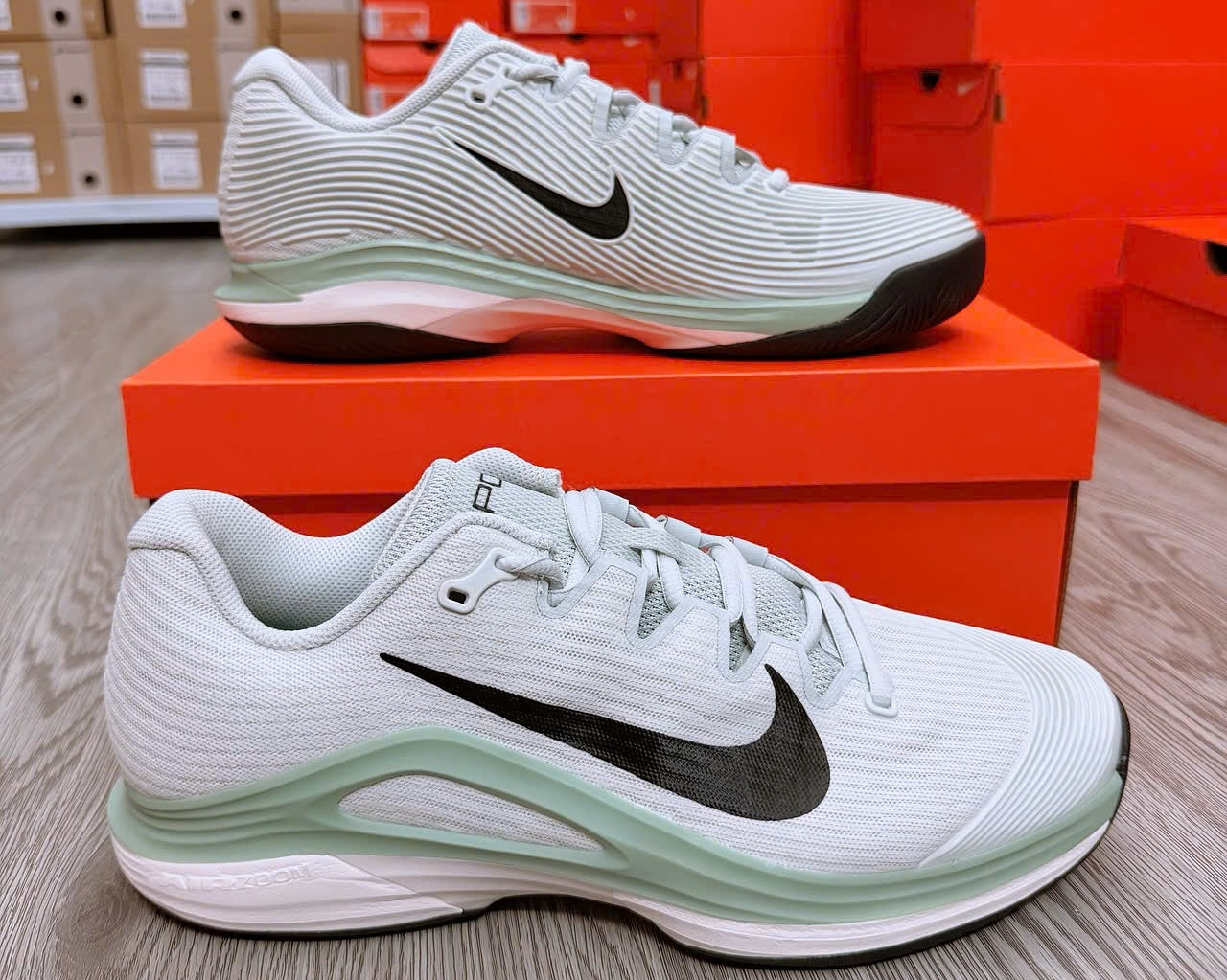 Alternative view of Giày Nike Court Air Zoom Vapor 12 HC ' Light Silver' FV5552-003