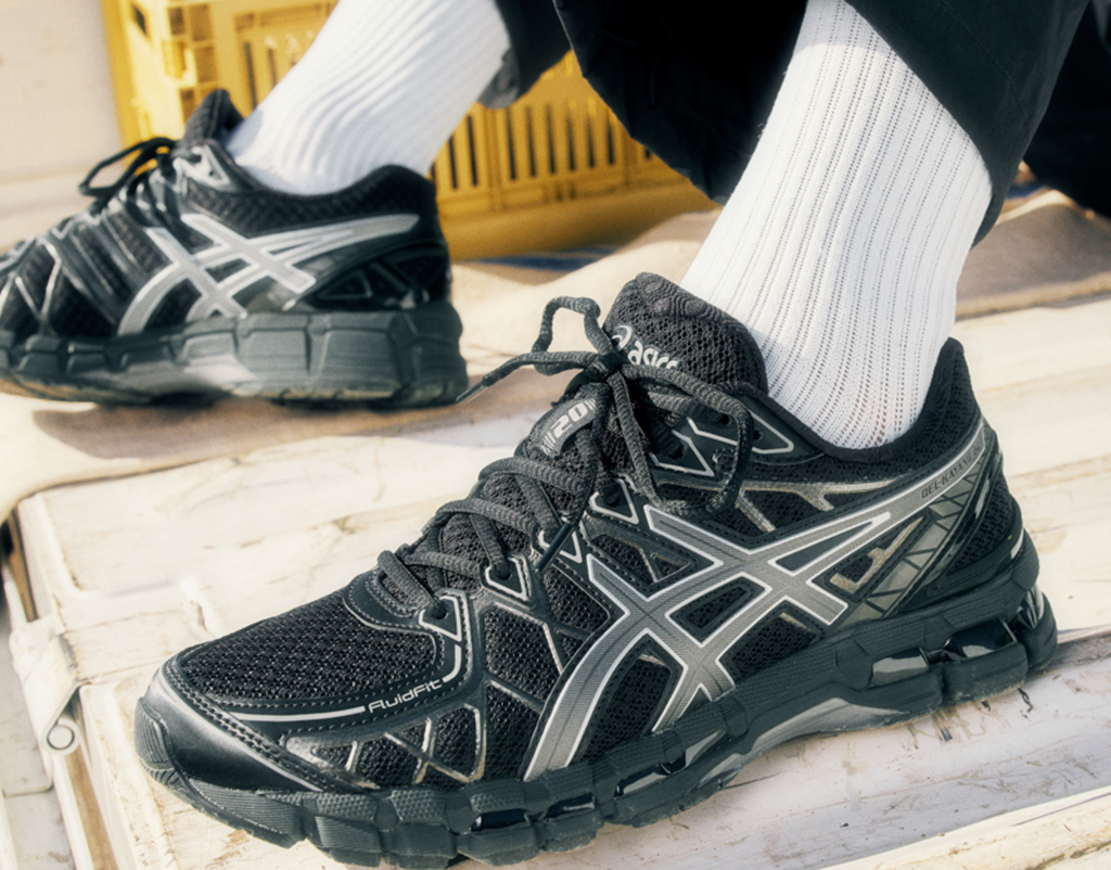 Alternative view of Giày Asics GEL-KAYANO 20 'Black' 1203A388-003