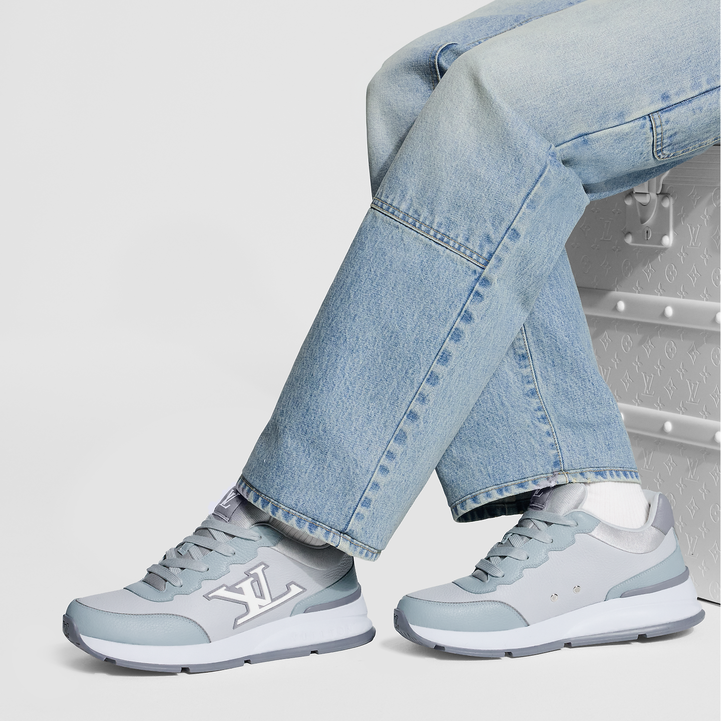 Alternative view of Giày Louis Vuitton LV Classic Sneaker 'Grey' 1AJCYH