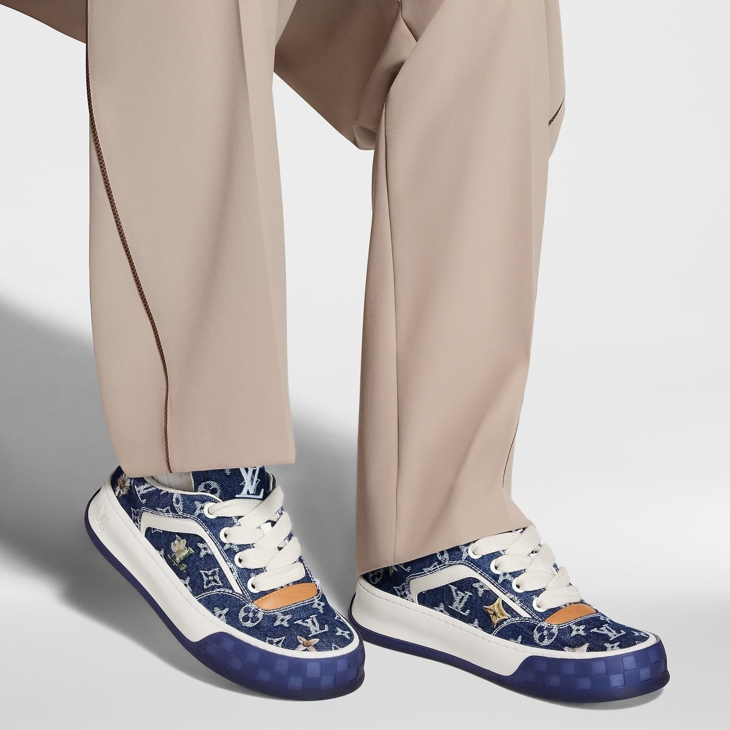 Alternative view of Giày Louis Vuitton LV Tilted Trainers 'Blue' 1AJS33