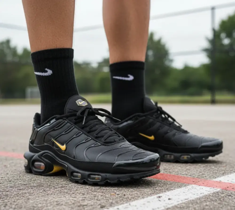 Alternative view of Giày Nike Air Max Plus ‘Black Metallic Rose Gold’ IF4390-001