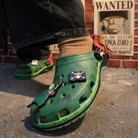 Alternative view of Dép Crocs Classic Clog ‘One Piece Roronoa Zoro’ 212953-90H