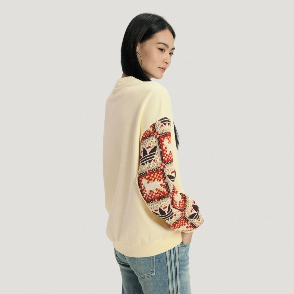 Alternative view of Áo Adidas Crew Long-Sleeved 'Beige' IA8930