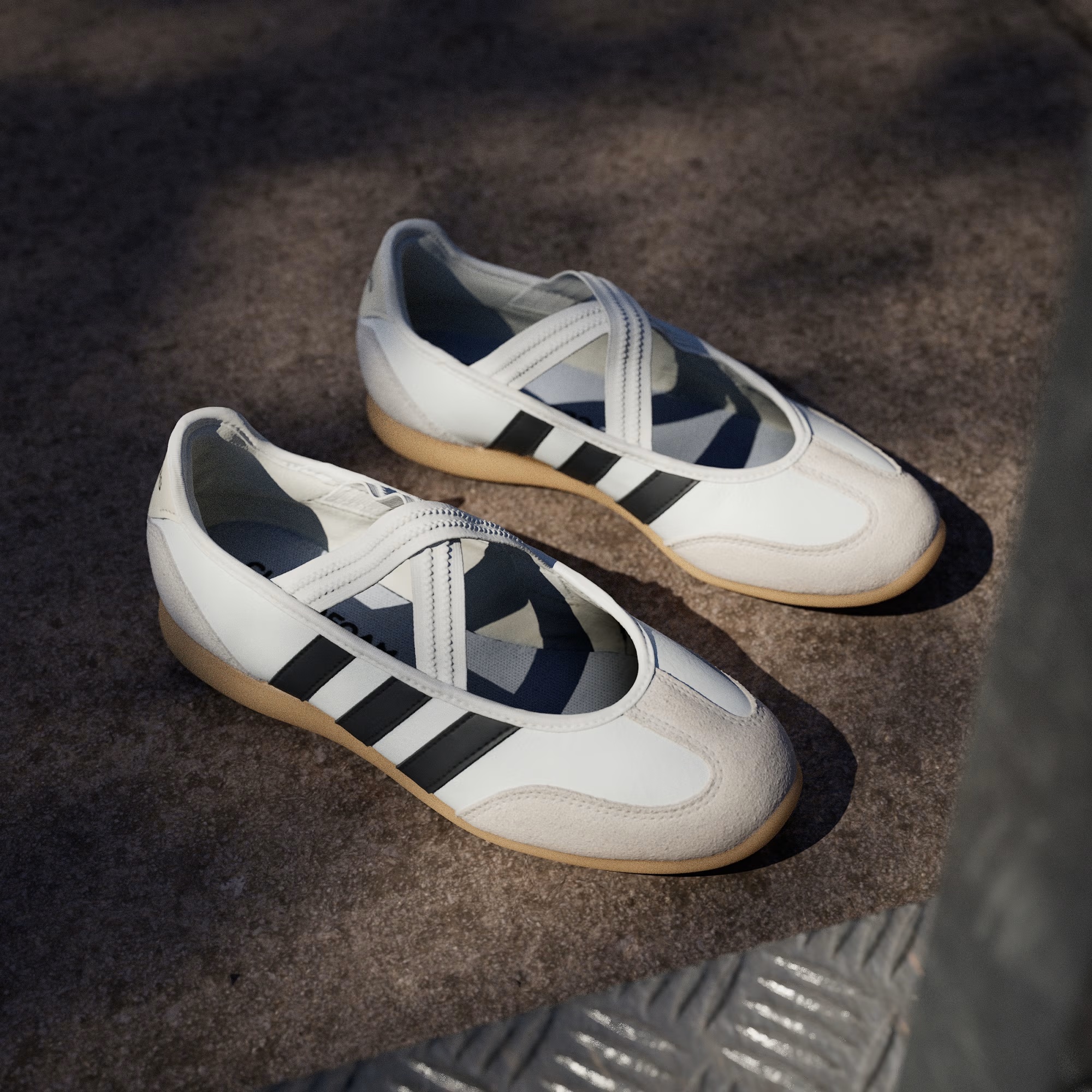 Alternative view of Giày adidas Barreda Mary Jane ‘White Black Gum’ JQ2127