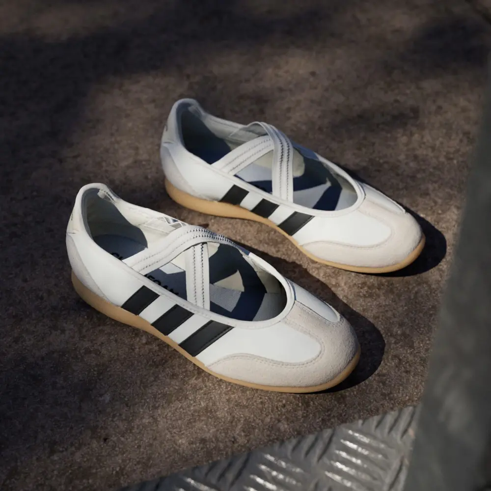 Alternative view of Giày adidas Barreda Mary Jane ‘White Black Gum’ JQ2127