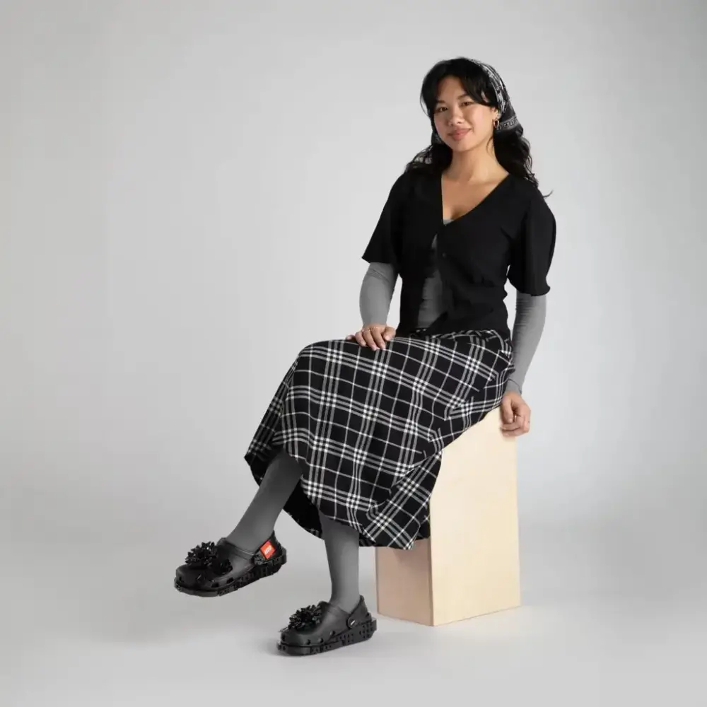 Giày Crocs x LEGO Classic Clog 'Triple Black' 212982-90H - Ảnh 5