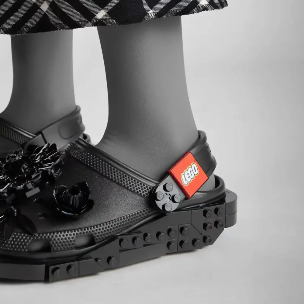 Giày Crocs x LEGO Classic Clog 'Triple Black' 212982-90H - Ảnh 3
