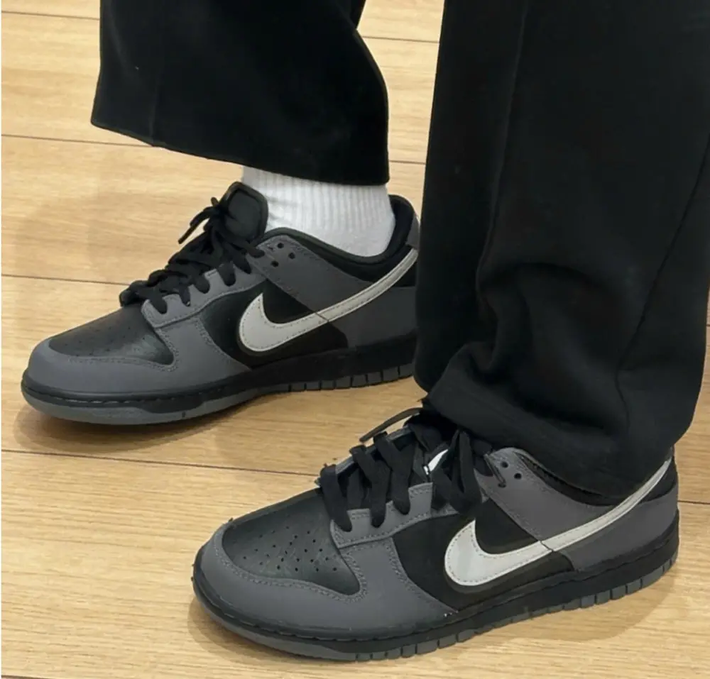 Alternative view of Giày Nike Dunk Low GS ‘Black Reflect Silver’ IM6028-010
