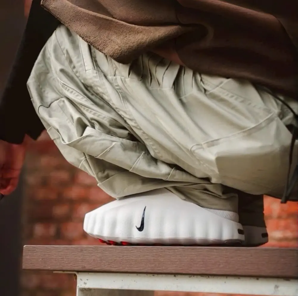 Alternative view of Dép Nike Mind 001 ‘White Speed Red’ HQ4307-101