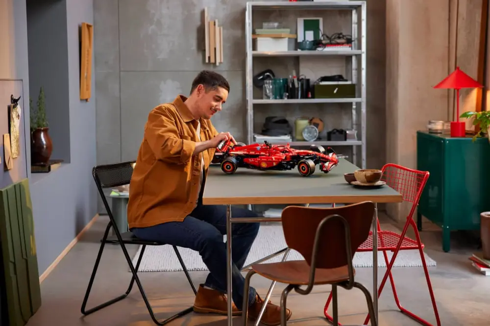 Alternative view of Mô hình Lego Ferrari SF-24 F1 Car 42207