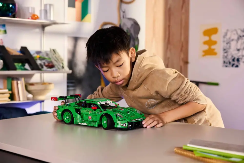 Alternative view of Mô hình Lego Porsche 911 GT3 R REXY AO Racing Car 42224