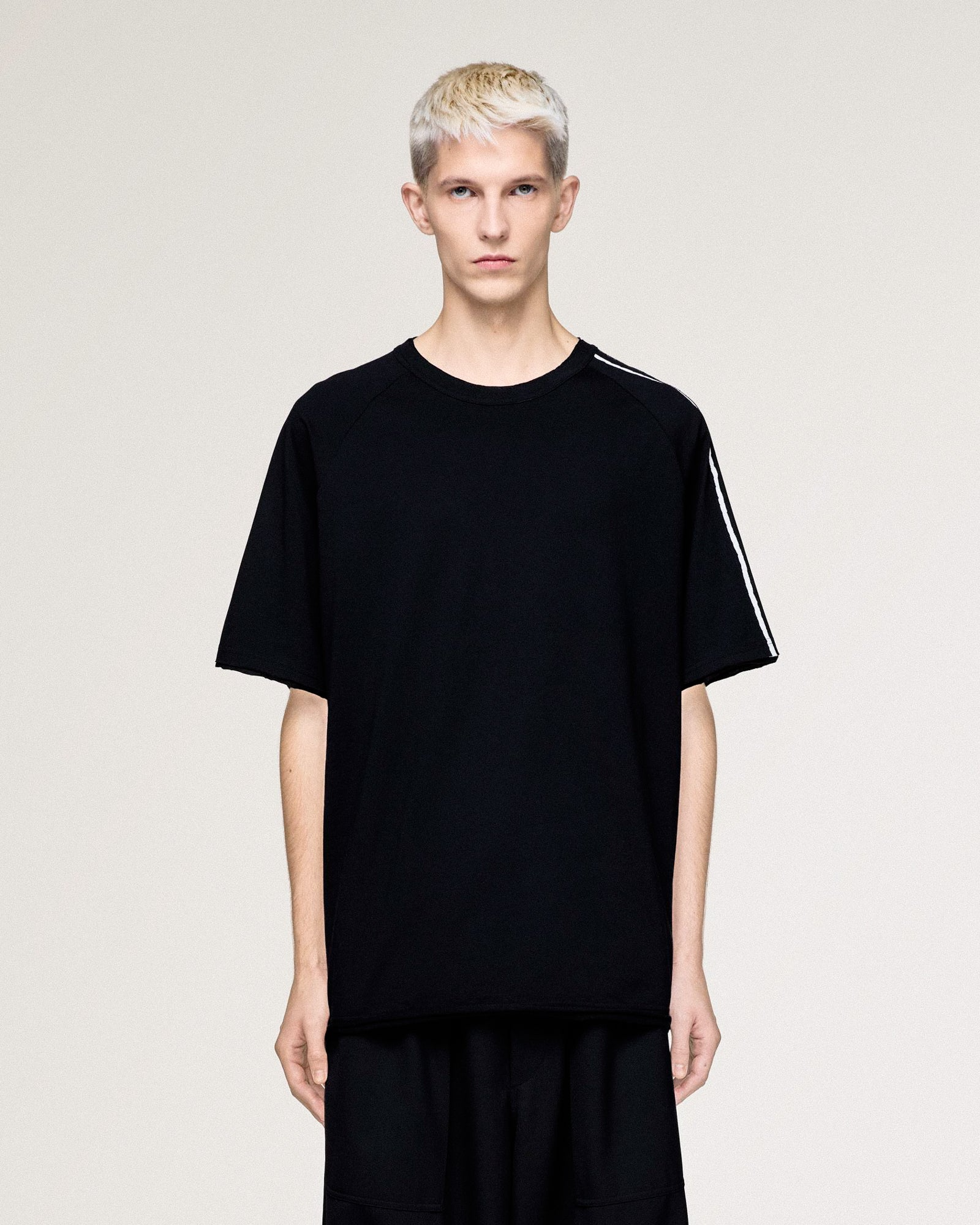 Alternative view of Áo Adidas Y-3 Raw Edge 3 Stripes Short Sleeve Tee 'Black' KQ9793