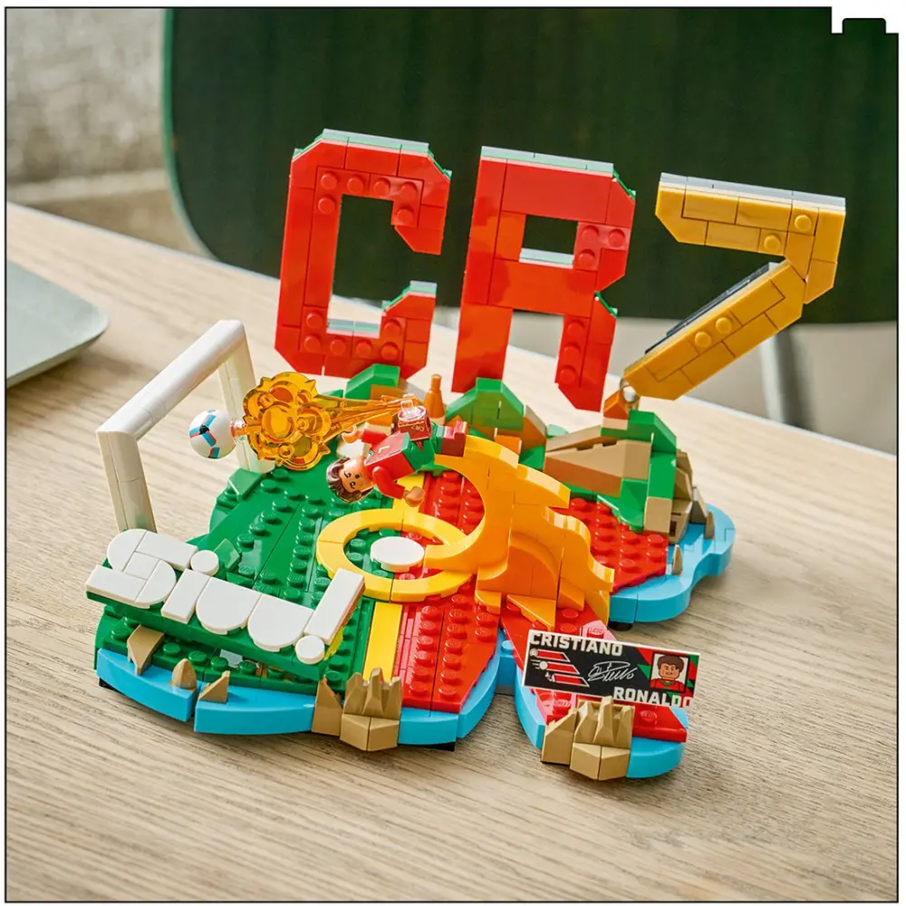 Mô hình LEGO EDITIONS Cristiano Ronaldo Football Icon 43012 - Ảnh 4