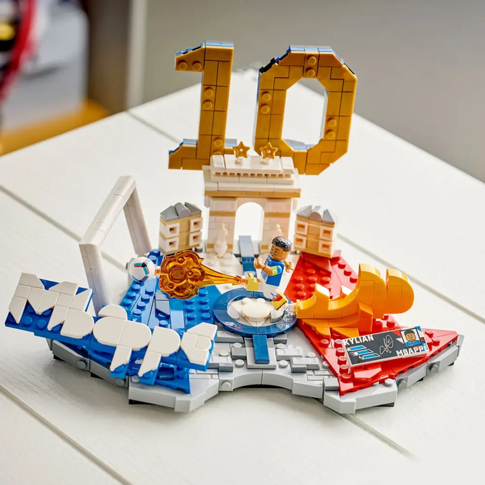 Mô hình LEGO EDITIONS SPORTS Kylian Mbappé Football Icon 43013 - Ảnh 3