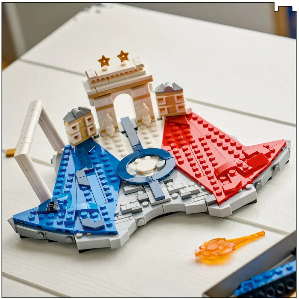Alternative view of Mô hình LEGO EDITIONS SPORTS Kylian Mbappé Football Icon 43013