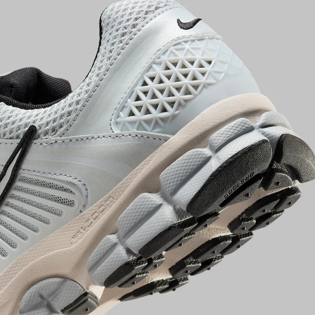 Alternative view of Giày Nike Zoom Vomero 5 'White' FN6742-002