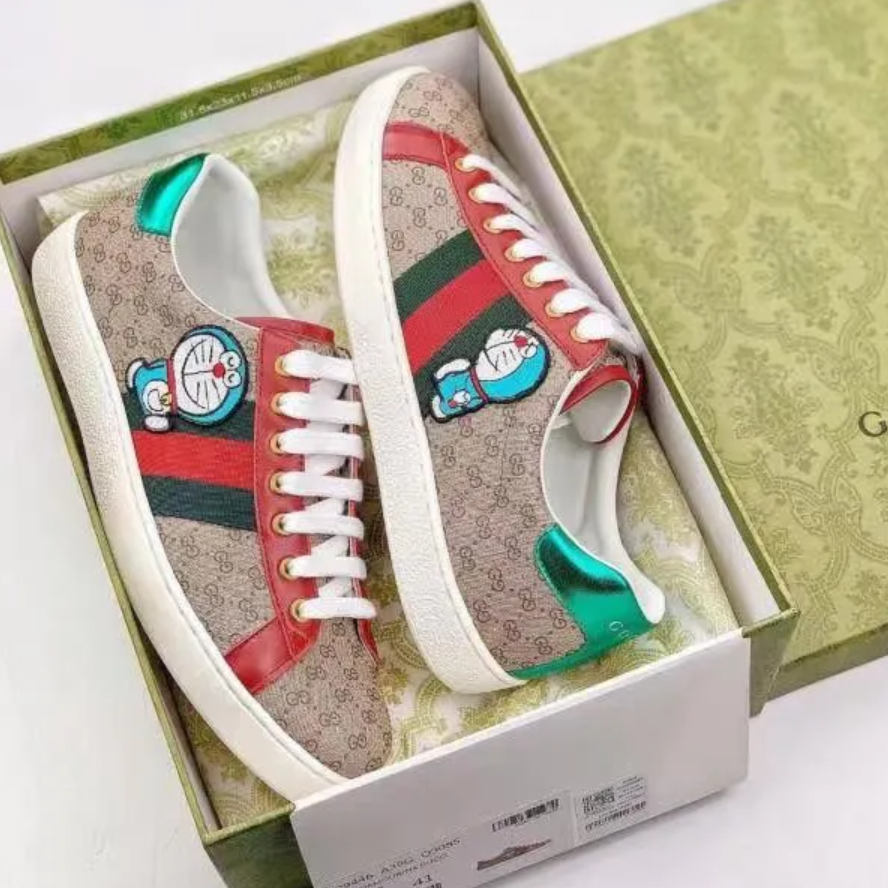 Alternative view of Giày Gucci x Doraemon ACE ‘Monogram’ 655021-2SZ10-9765