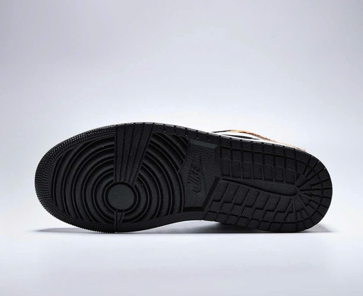 Alternative view of Giày Nike Air Jordan 1 Low SE ‘Shadow Brown’ IX8740-101