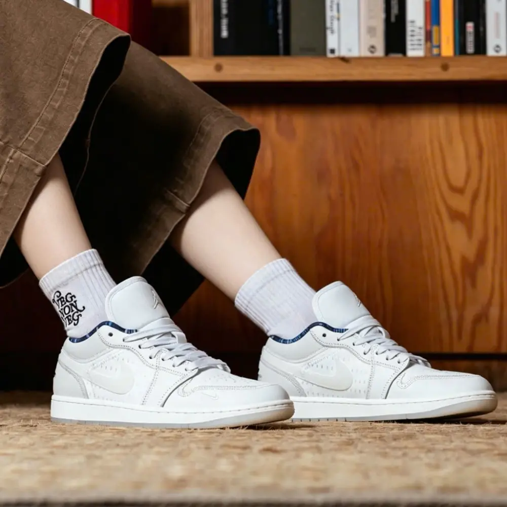 Alternative view of Giày Nike Air Jordan 1 Low SE ‘Summit White Sail’ IR7337-121