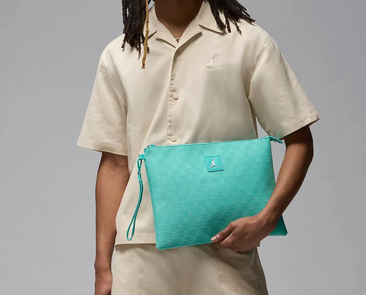 Alternative view of Túi Nike Jordan Monogram Pouch ‘Emerald Rise’ LM0897-E8G