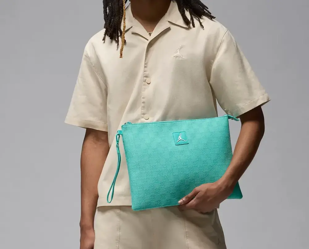 Alternative view of Túi Nike Jordan Monogram Pouch ‘Emerald Rise’ LM0897-E8G