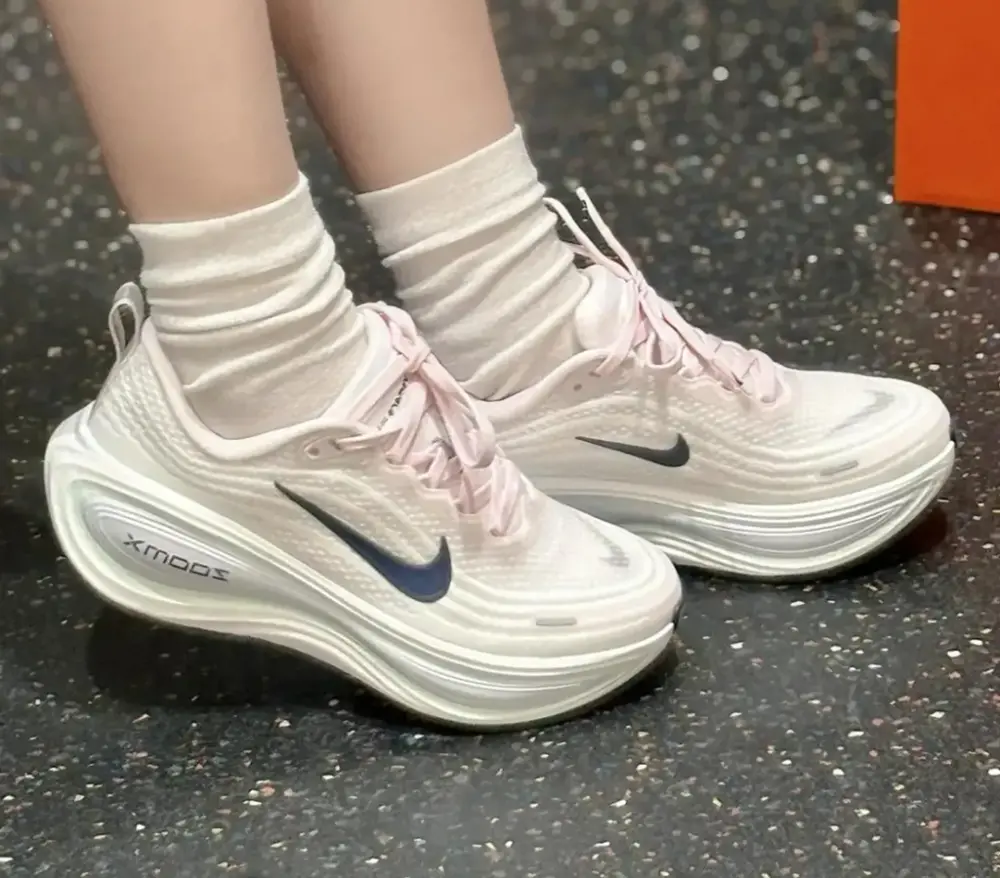 Giày Nike Vomero Plus ‘Pearl Pink’ HV8154-606 - Ảnh 5