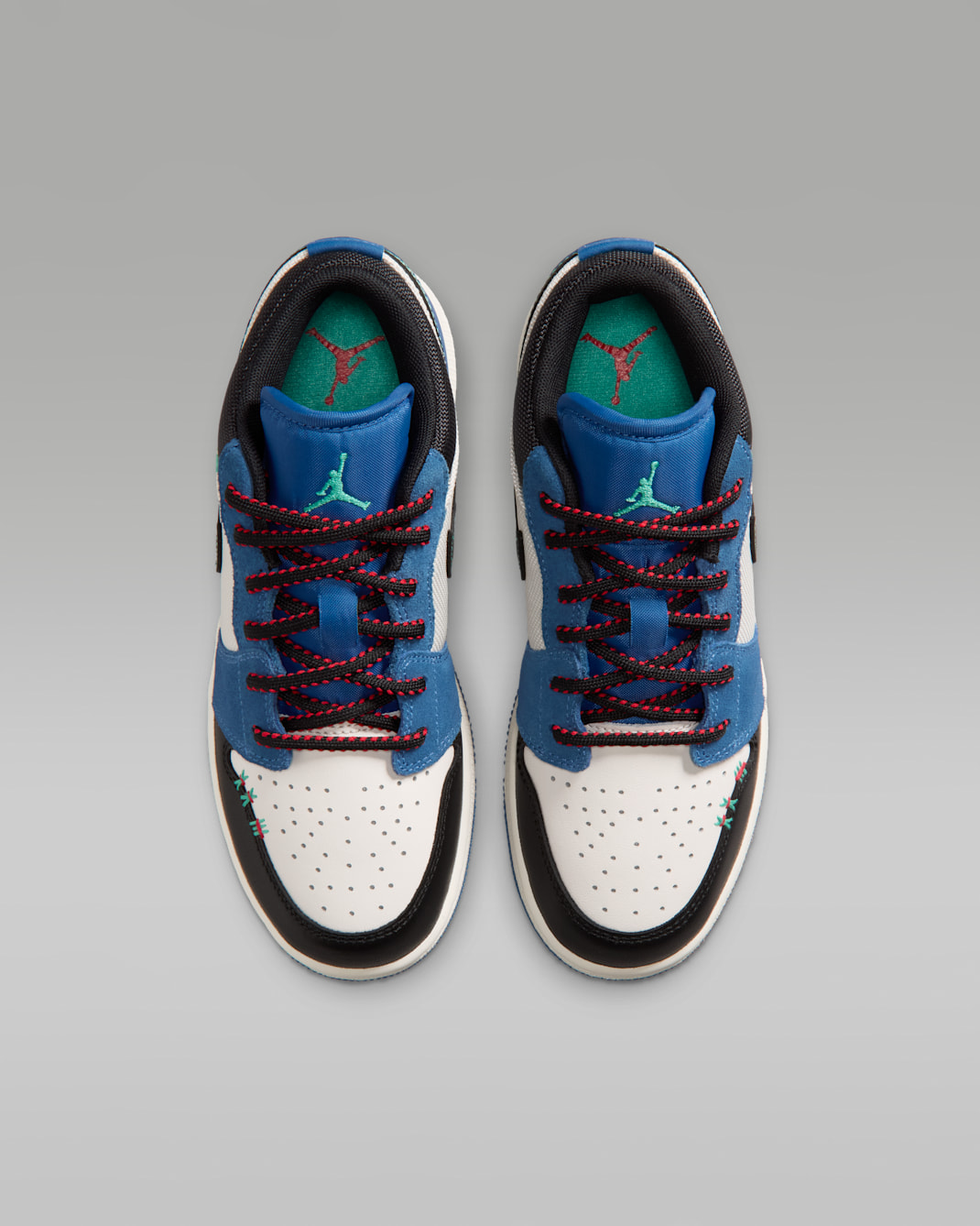 Alternative view of Giày Nike Air Jordan 1 Low SE 'True Blue' IO2062-400