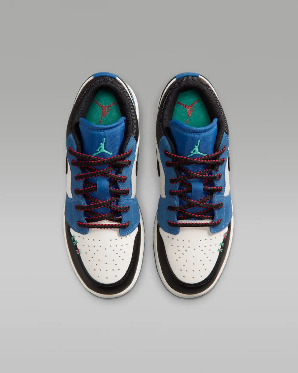 Alternative view of Giày Nike Air Jordan 1 Low SE 'True Blue' IO2062-400