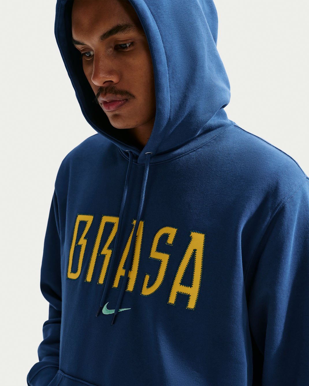 Alternative view of Áo Nike Brazil Club Men's Nike Football French Terry Pullover Hoodie IB6300-433