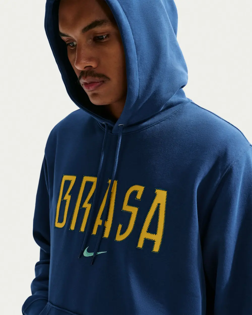 Alternative view of Áo Nike Brazil Club Men's Nike Football French Terry Pullover Hoodie IB6300-433