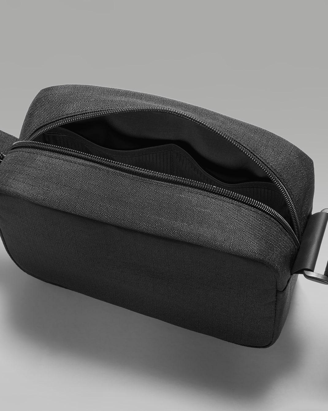 Alternative view of Túi Nike Jordan Blacktop Messenger 'Black' IU5398-010