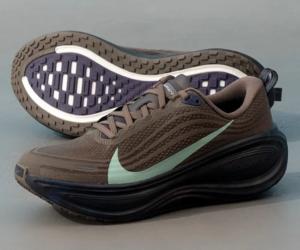 Alternative view of Giày Nike Vomero Plus 'Ironstone' IR7550-030
