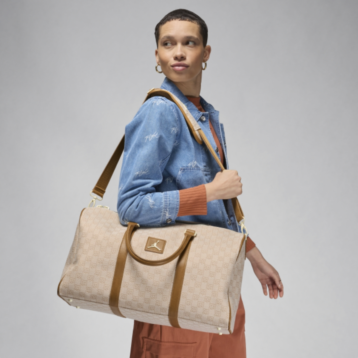 Alternative view of Túi Nike Air Jordan Duffle Bag ‘Beige Cream’ FJ6787-113