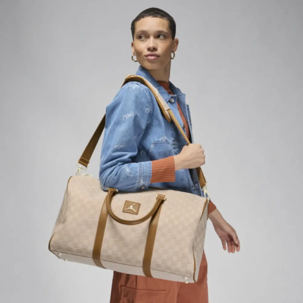 Alternative view of Túi Nike Air Jordan Duffle Bag ‘Beige Cream’ FJ6787-113