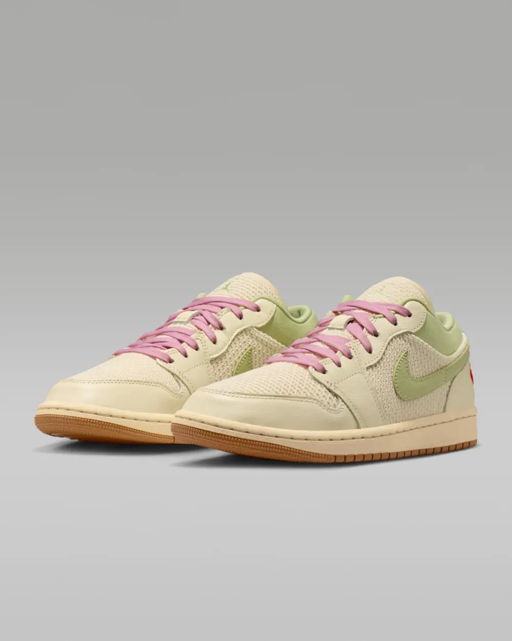 Alternative view of Giày Nike Air Jordan 1 Low SE 'Iced Carmine' II0569-100