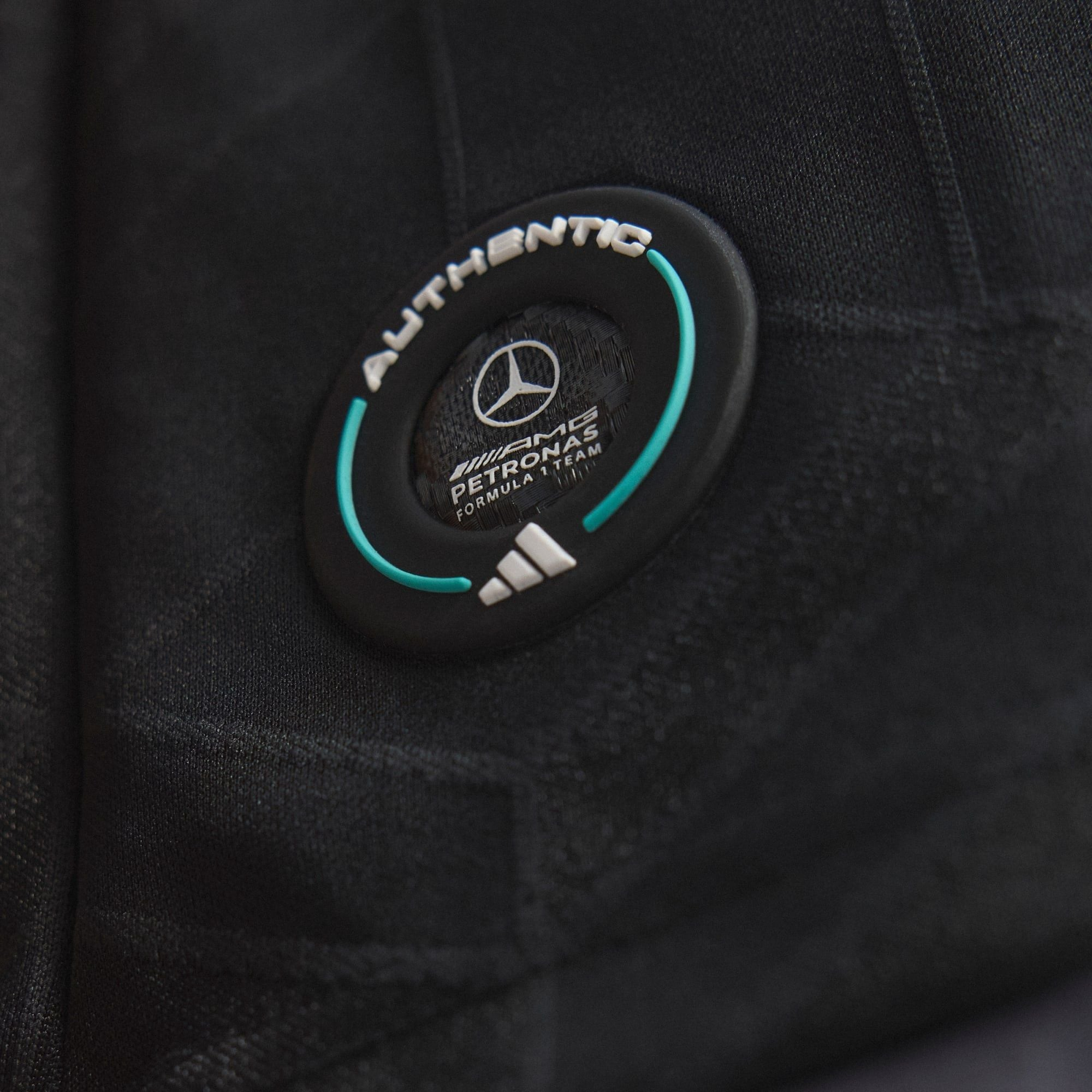 Alternative view of Áo Adidas Mercedes AMG Petronas Formula 1 Authentic 'Black' KE5325
