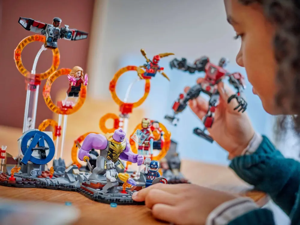 Alternative view of Mô Hình Lego Avengers: Endgame Final Battle 76323