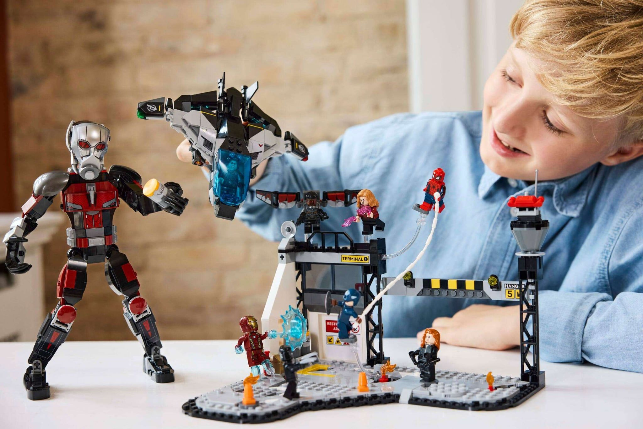 Alternative view of Mô Hình Lego Captain America: Civil War Action Battle 76314