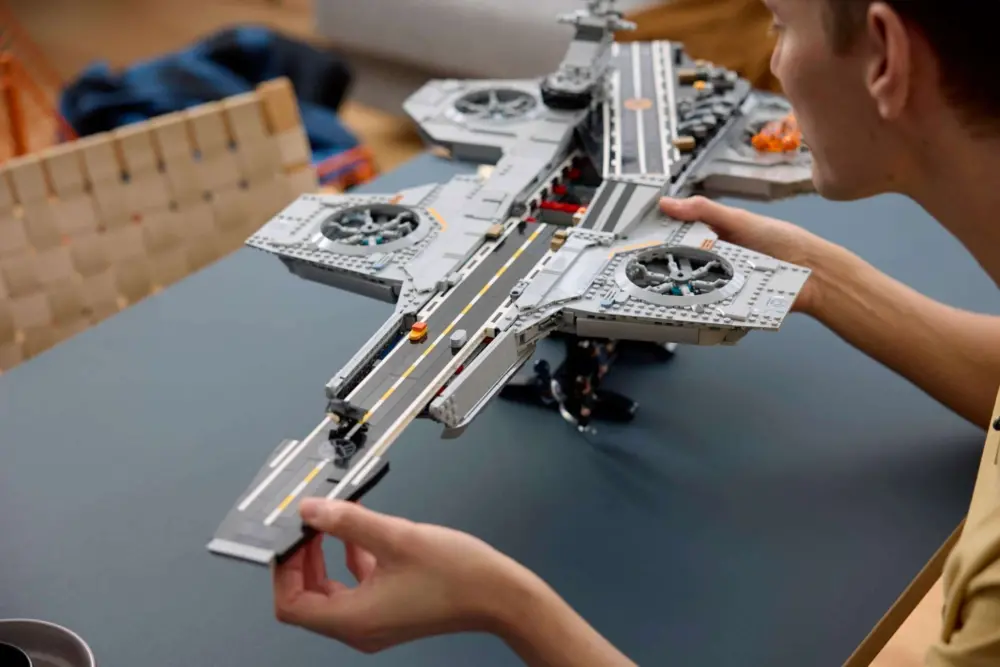 Mô Hình Lego S.H.I.E.L.D. Helicarrier 76354 - Ảnh 4