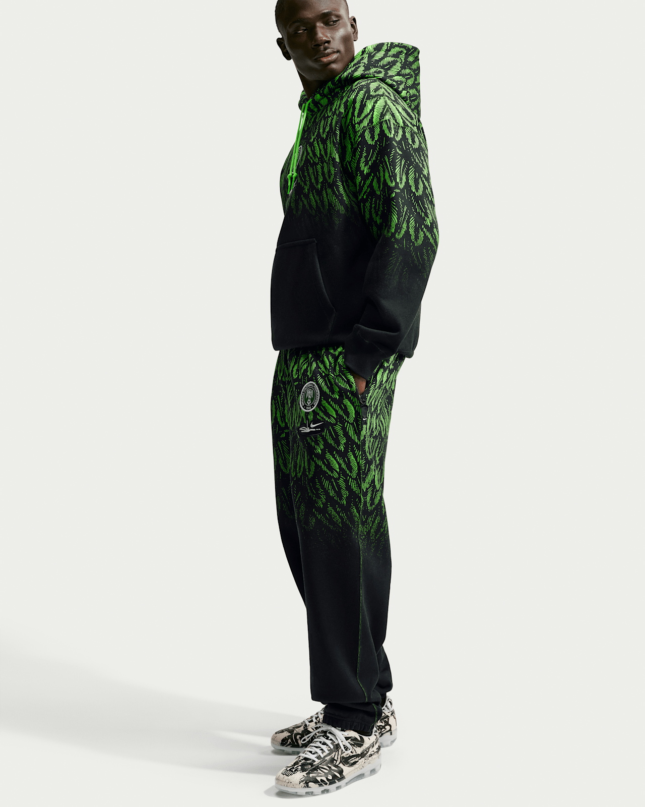 Quần Nike Nigeria x Slawn Fleece Trousers IR5218-010 - Ảnh 4