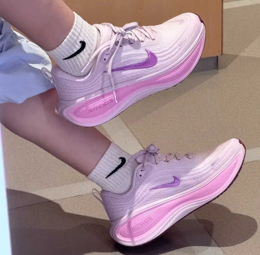 Alternative view of Giày Nike Vomero Plus 'Pink Rise' HV8154-504