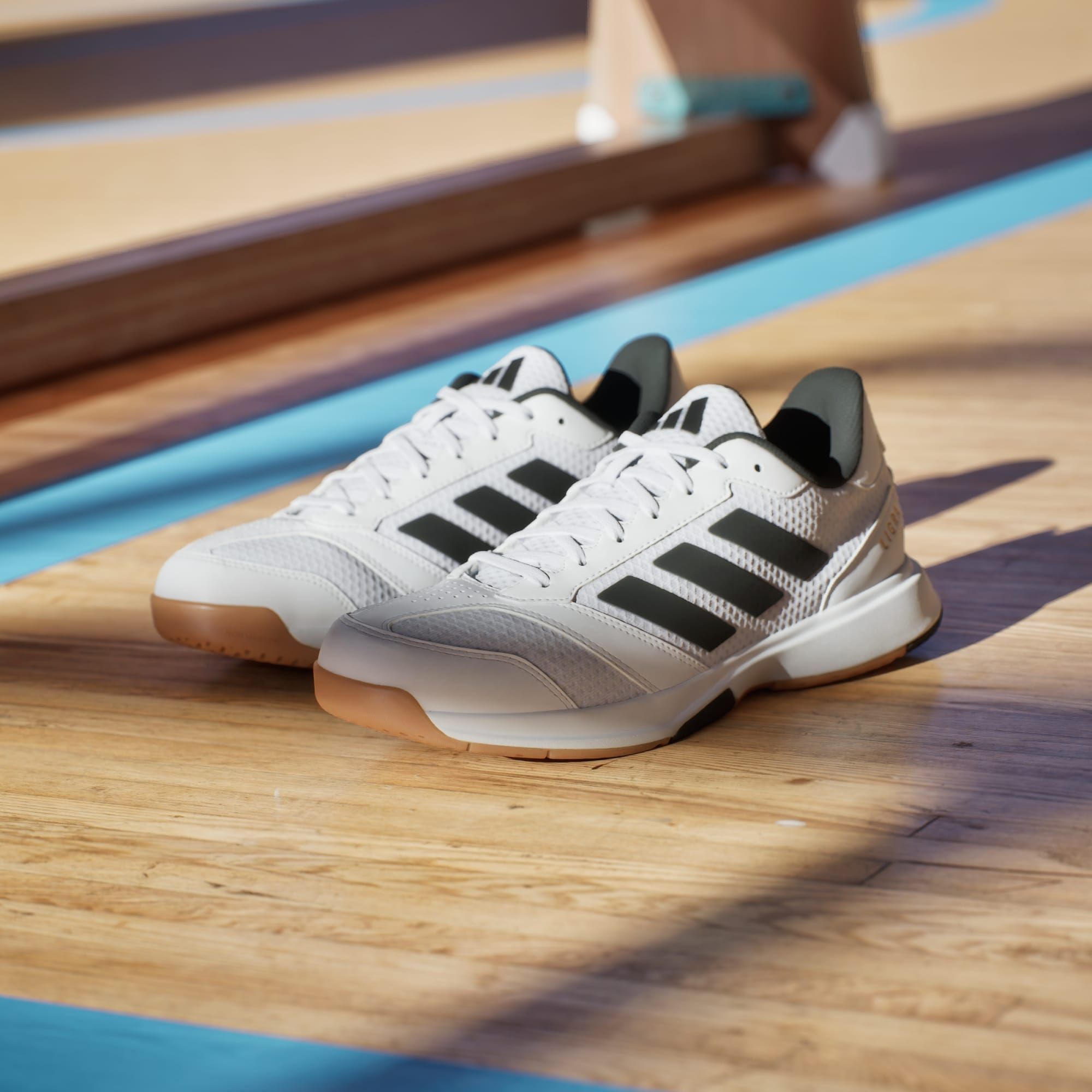 Alternative view of Giày Adidas Ligra 8 Indoor 'Cloud White' JI1505
